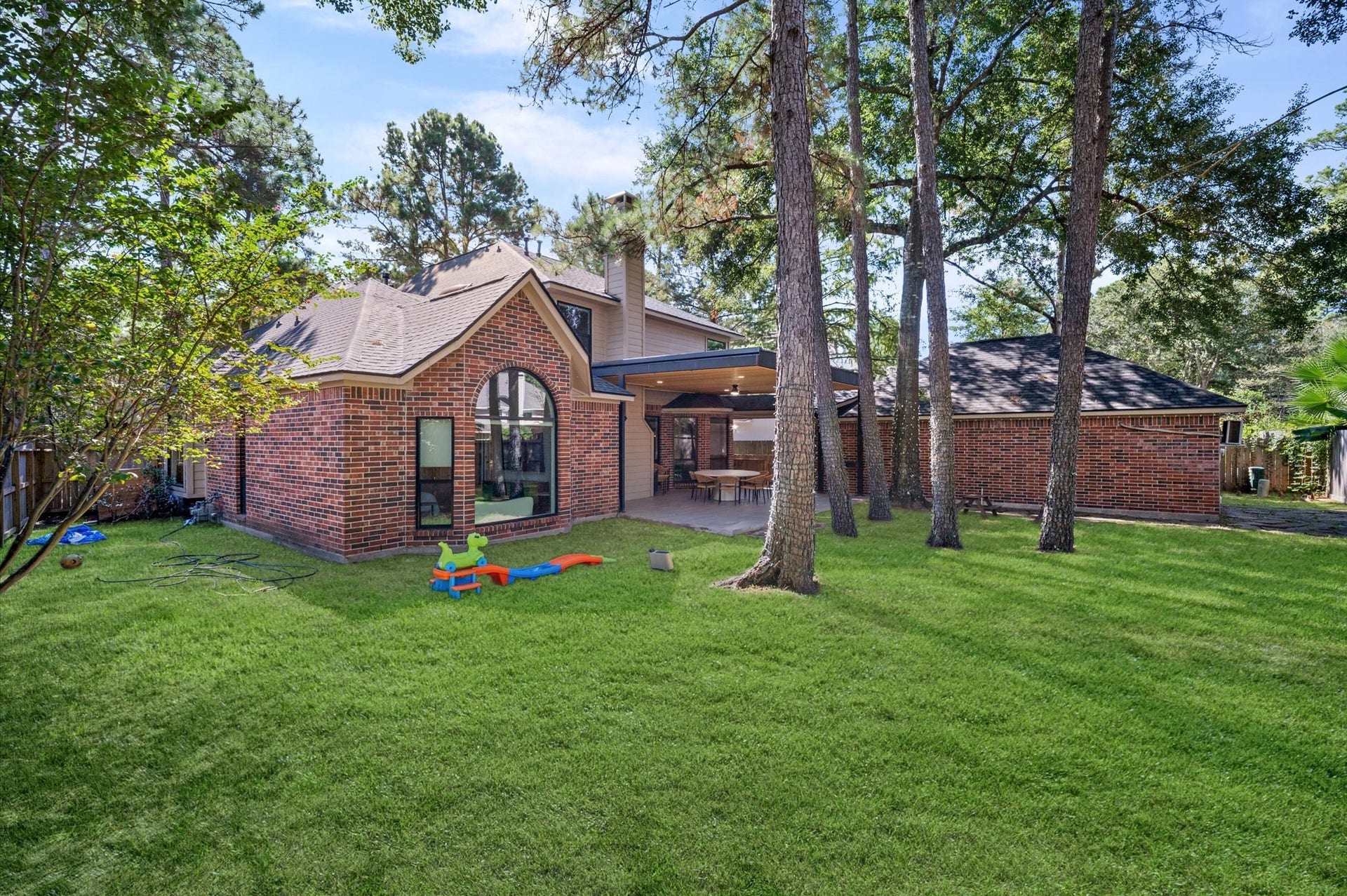 15 Underwood Place, The Woodlands, TX 77381 15 Underwood Place, The Woodlands, TX 77381