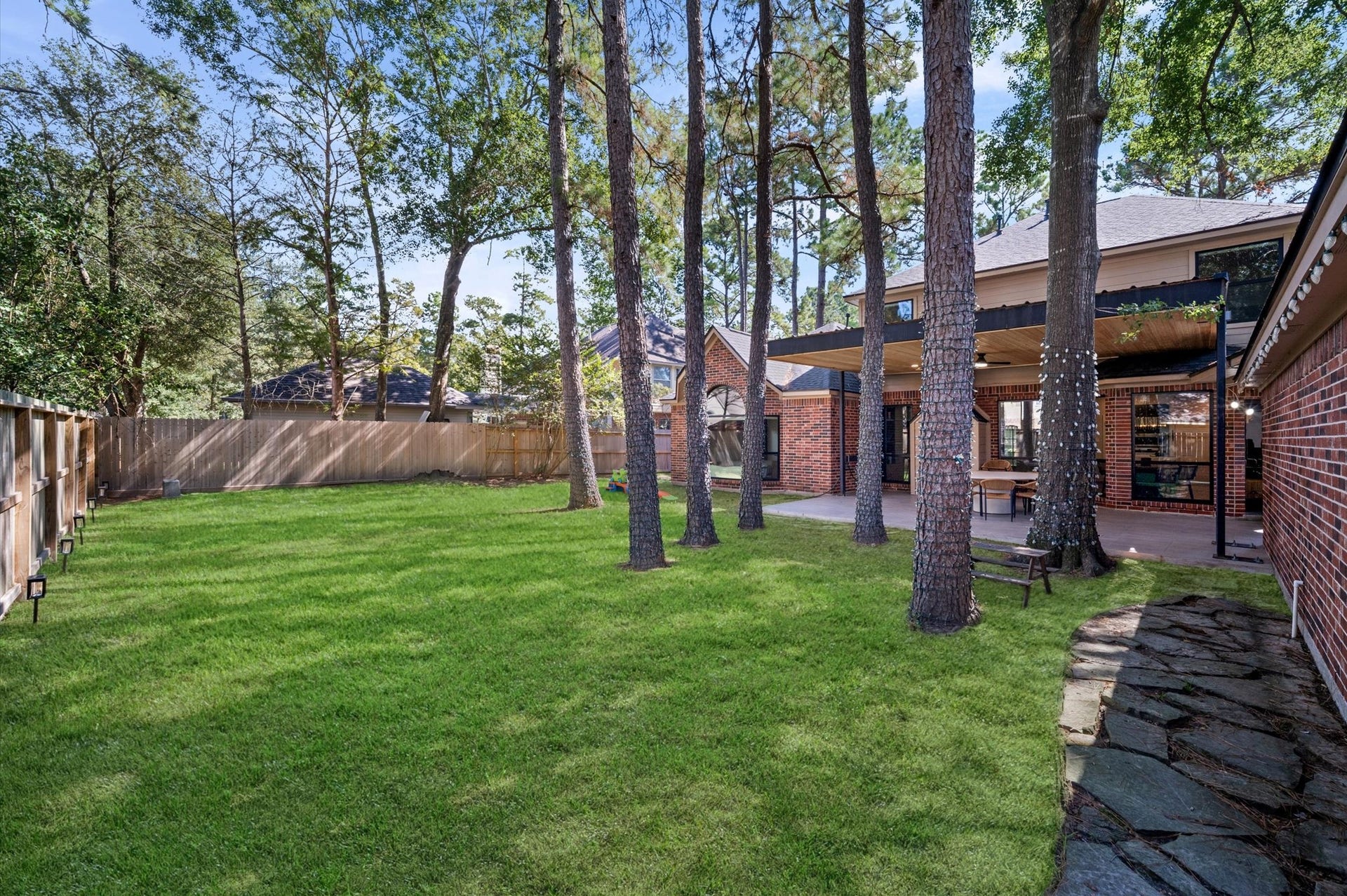 15 Underwood Place, The Woodlands, TX 77381 15 Underwood Place, The Woodlands, TX 77381