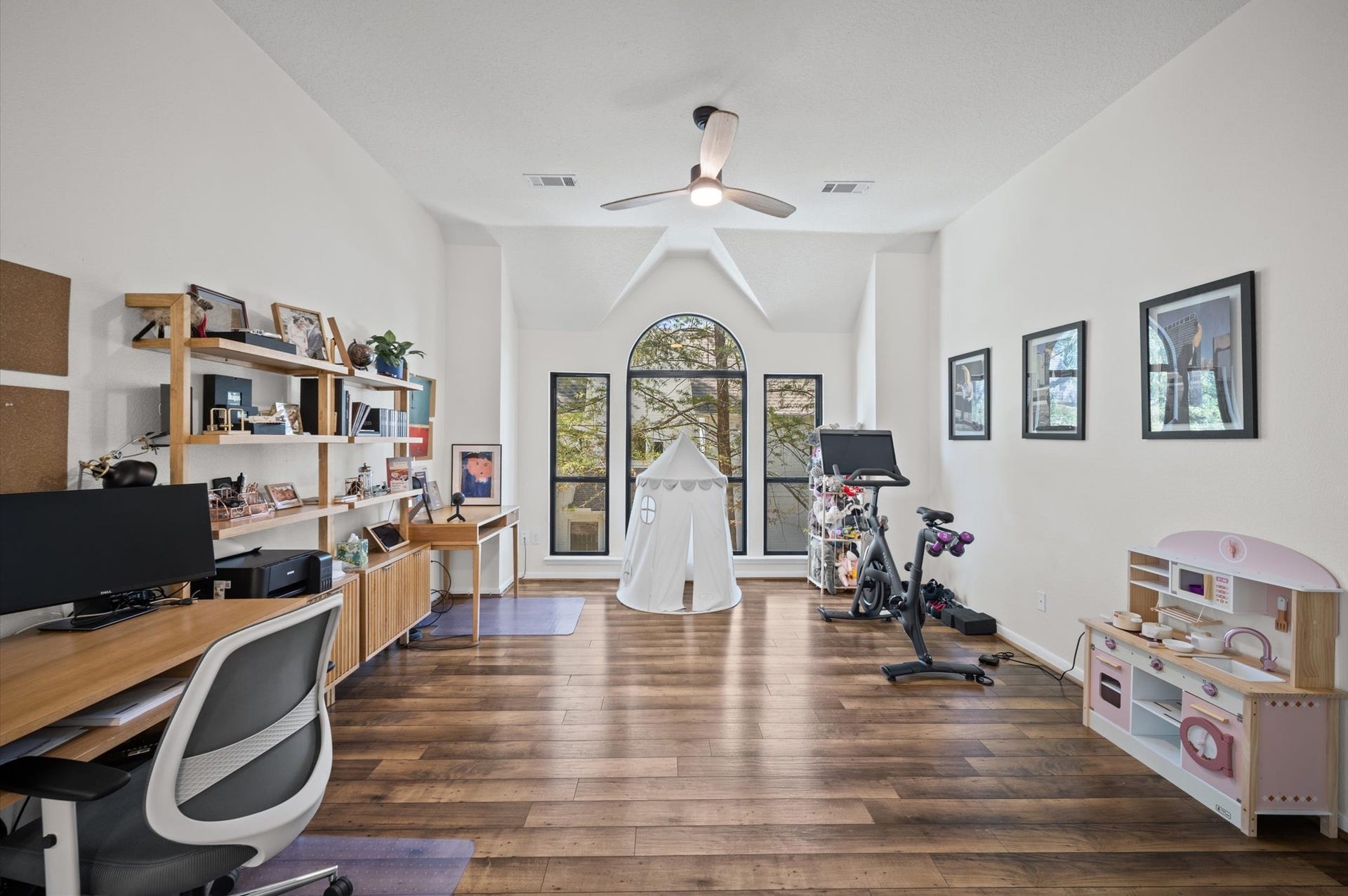 15 Underwood Place, The Woodlands, TX 77381 15 Underwood Place, The Woodlands, TX 77381