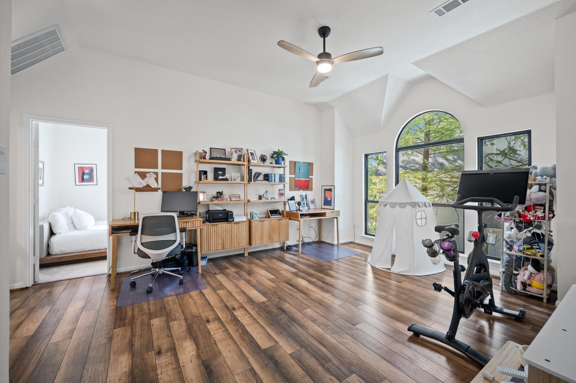 15 Underwood Place, The Woodlands, TX 77381 15 Underwood Place, The Woodlands, TX 77381
