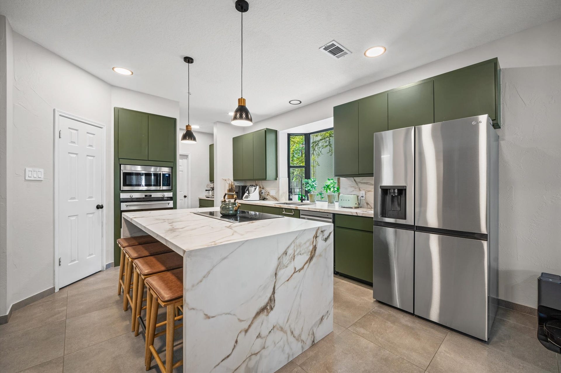 15 Underwood Place, The Woodlands, TX 77381 15 Underwood Place, The Woodlands, TX 77381