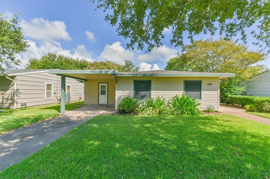 Property photo for 108 Dolphin Avenue, Galveston, TX