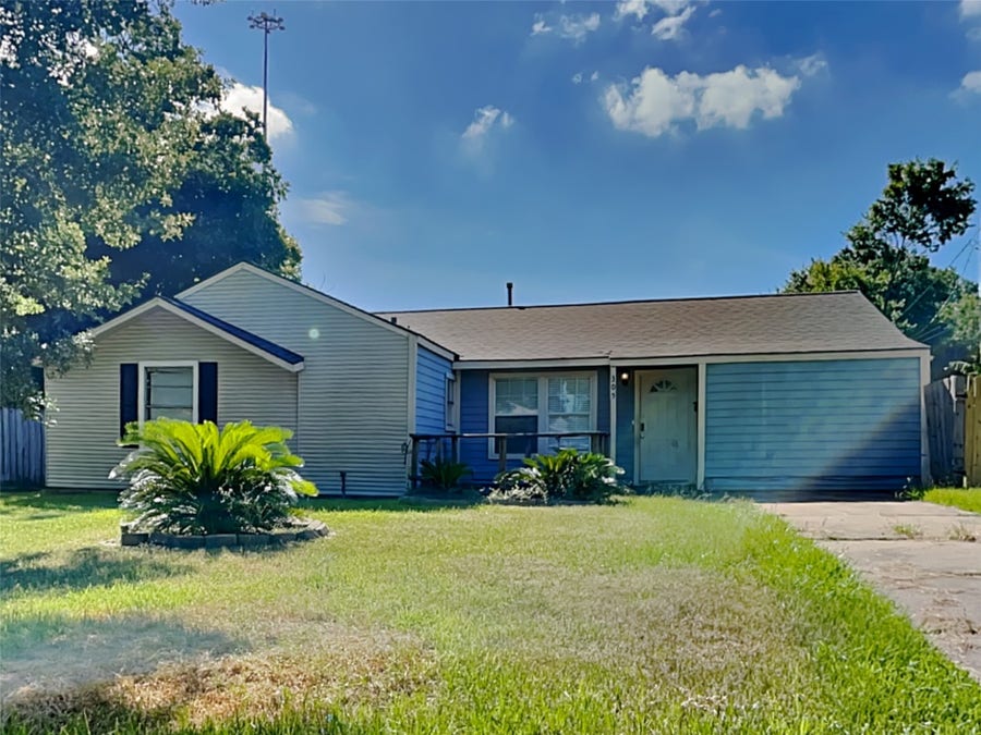 Property photo for 305 Sherbrooke Court, Pasadena, TX