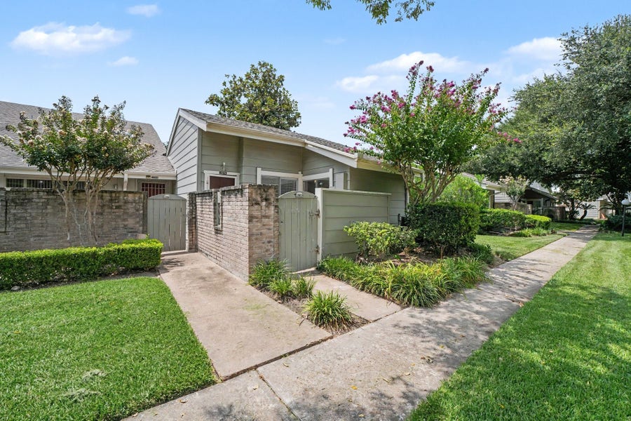 Property photo for 13010 Greenway Chase Court, #3010, Houston, TX