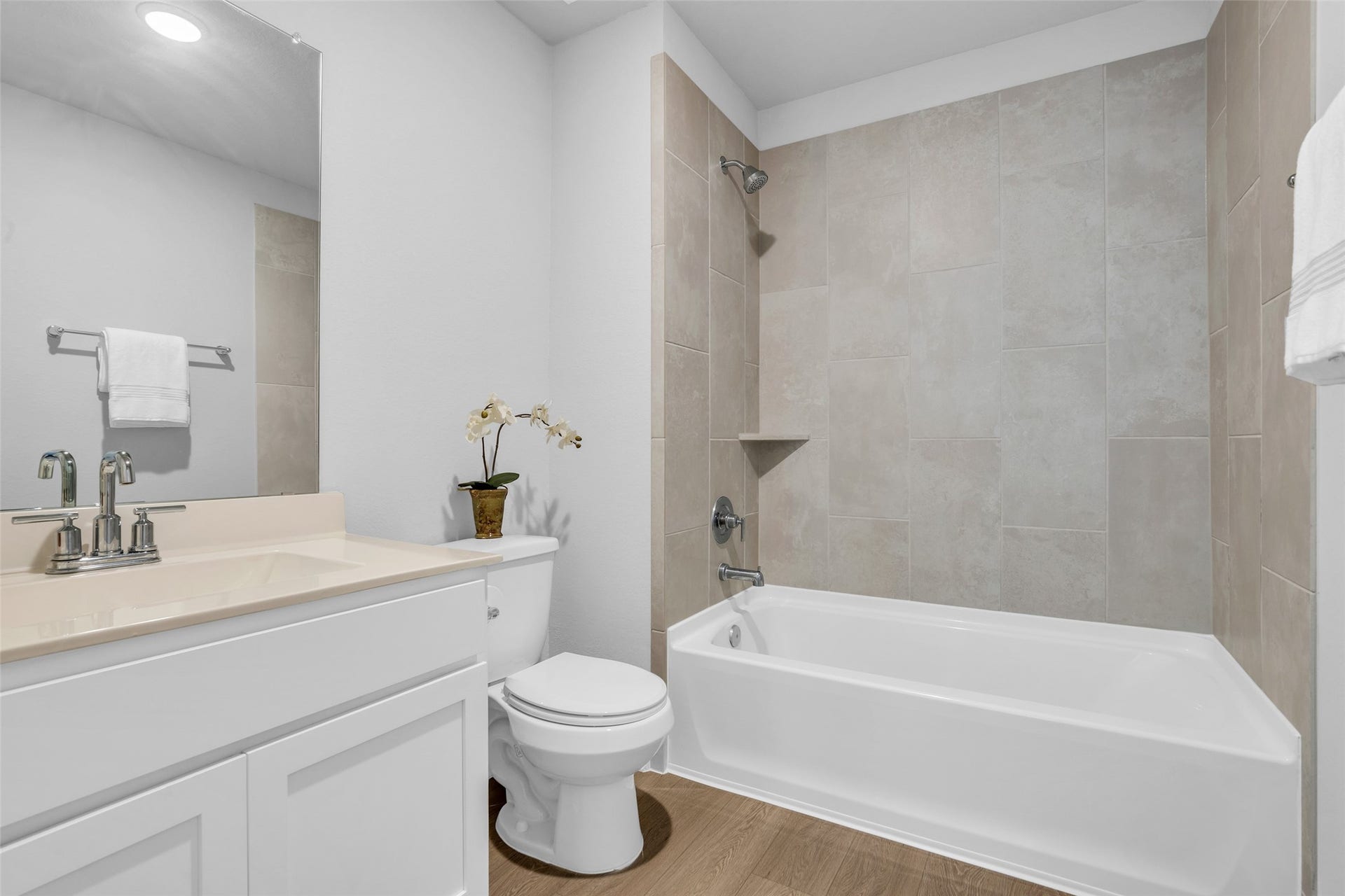 207 Alder Laurels Cove, Magnolia, TX 77354 En-suite bathroom
