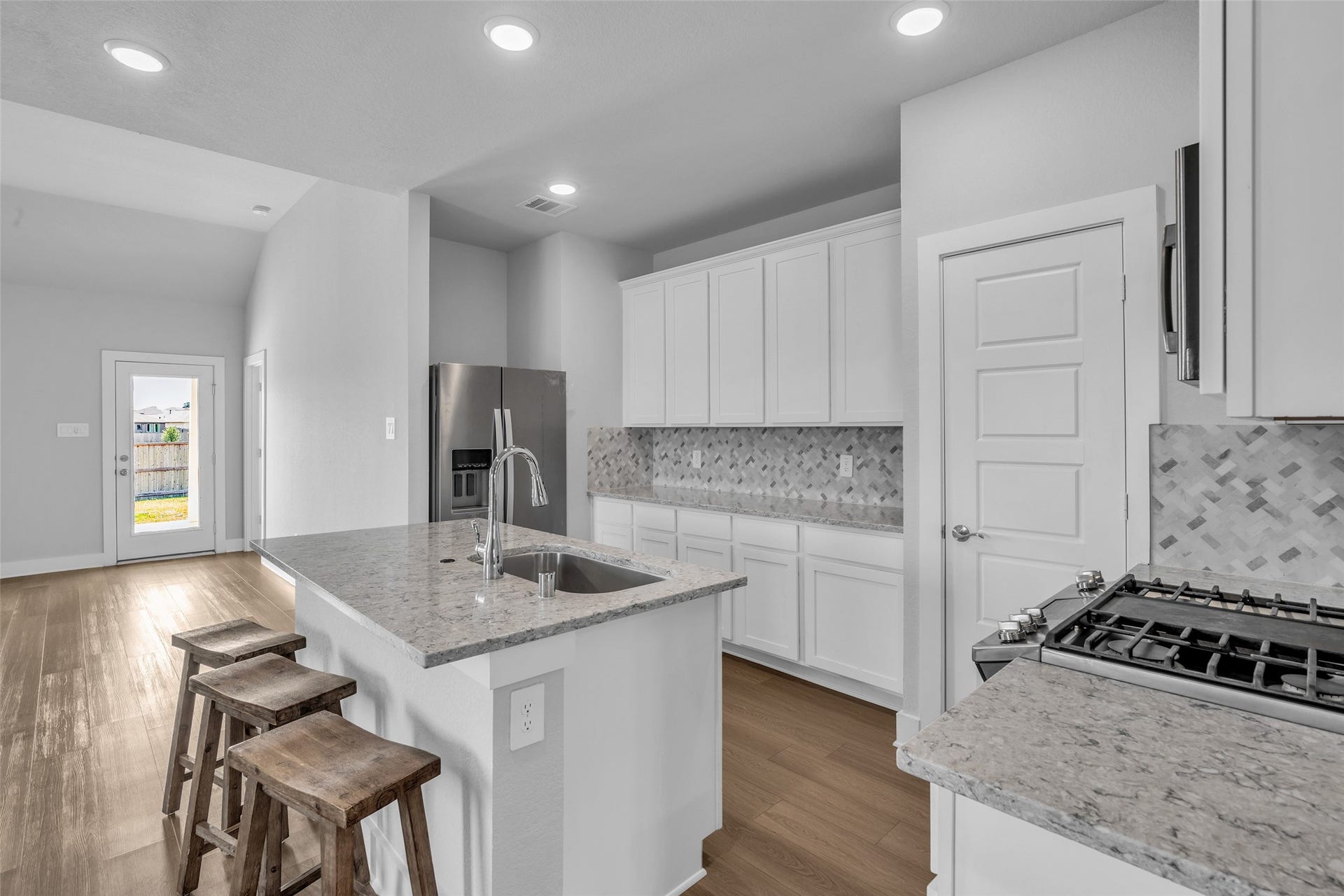 207 Alder Laurels Cove, Magnolia, TX 77354 Fridge is included