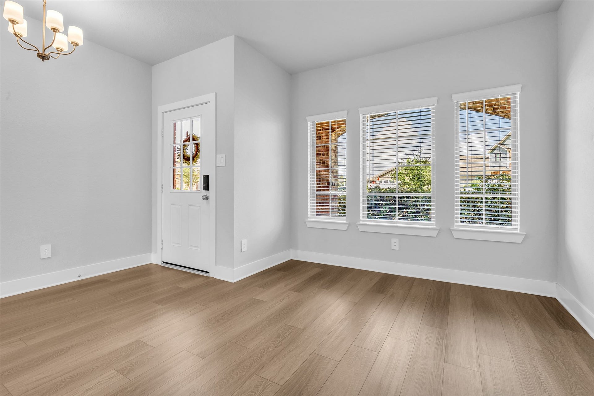 207 Alder Laurels Cove, Magnolia, TX 77354 Another veiw of the flex space upon entering.