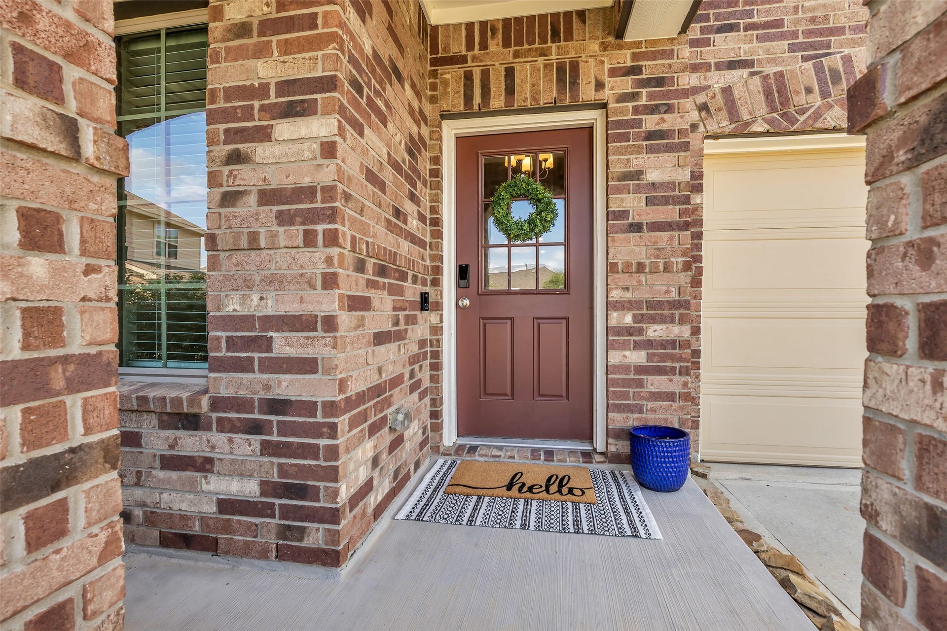 207 Alder Laurels Cove, Magnolia, TX 77354 Welcoming front entry