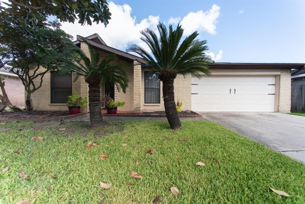 16031 Windom Drive, Webster, TX 77598 16031 Windom Drive, Webster, TX 77598