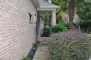 3129 Cedar Knolls Drive, Houston, TX 77339 Sidewalk to entry