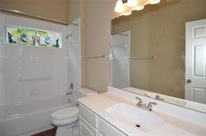 3129 Cedar Knolls Drive, Houston, TX 77339 Hall bath