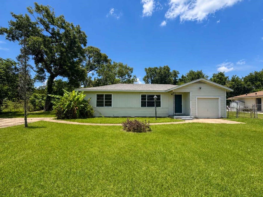 Property photo for 1156 2nd Street, Clute, TX