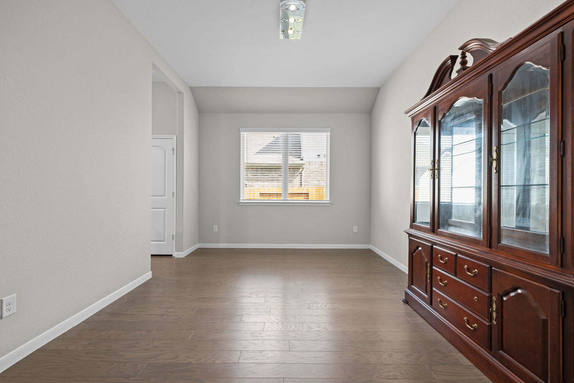 25615 Pinyon Hill Trail, Tomball, TX 77375 The formal dining area has windows for nice lighting and the wood floors carry through here