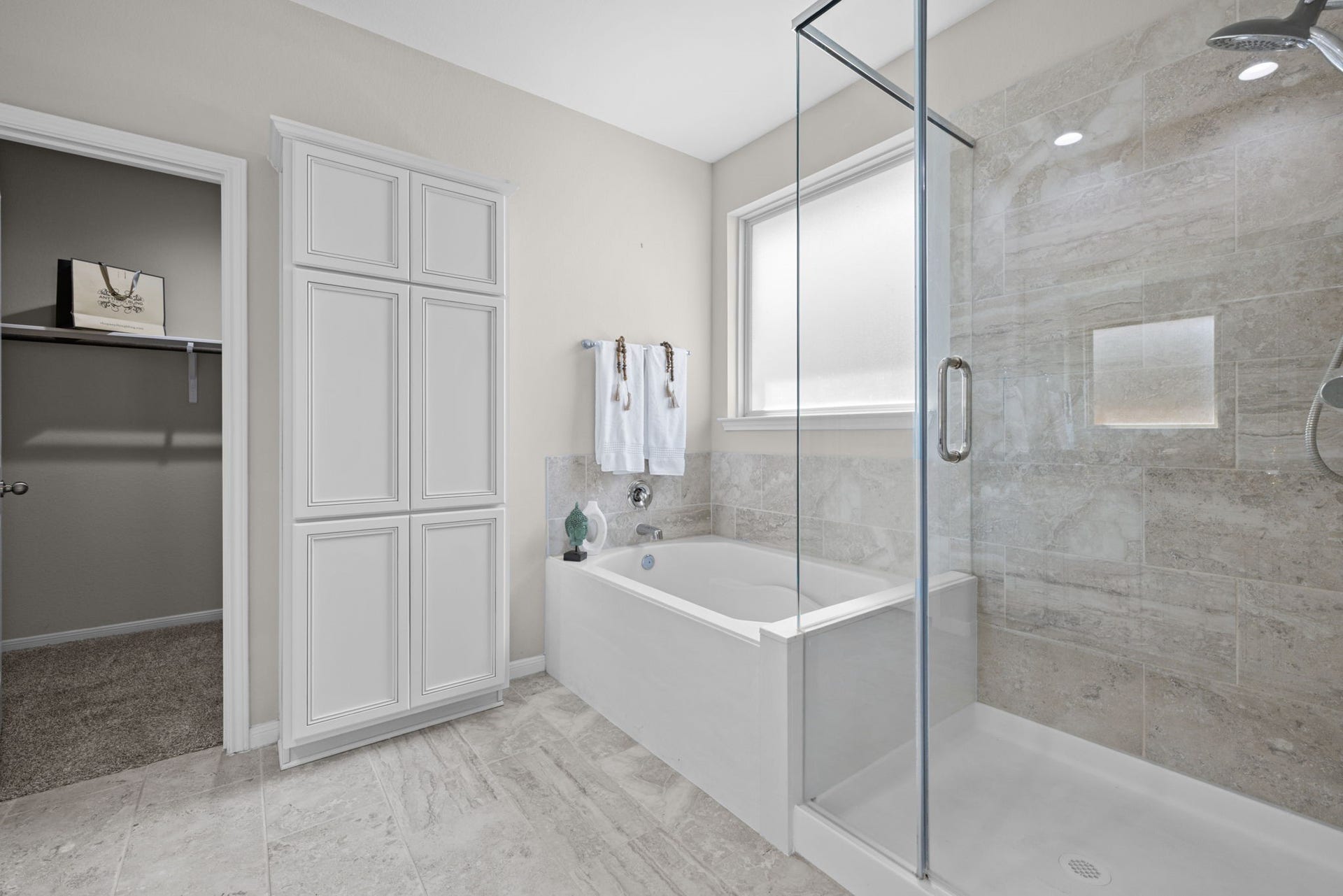 25615 Pinyon Hill Trail, Tomball, TX 77375 You'll enjoy this relaxing retreat