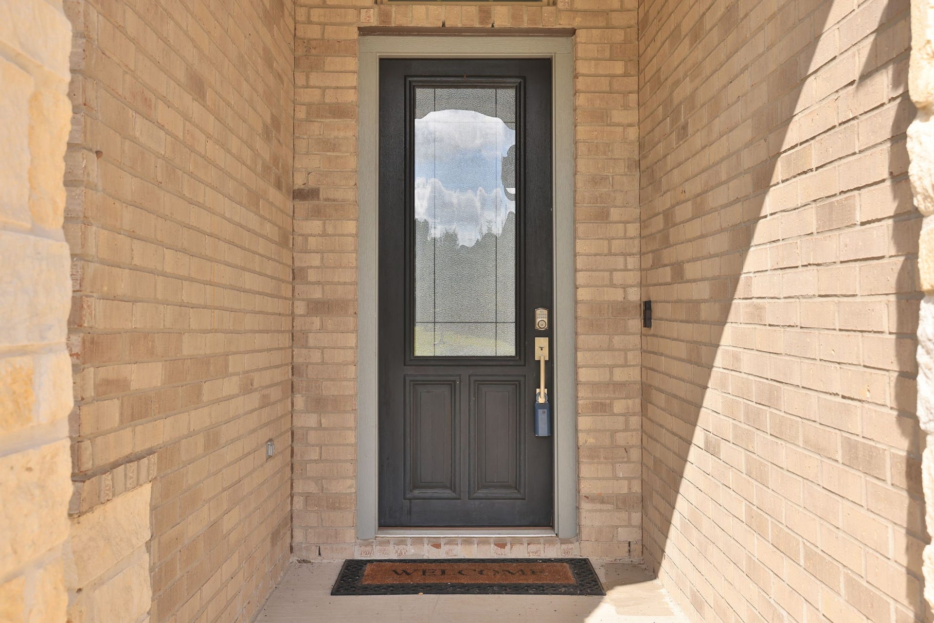 25615 Pinyon Hill Trail, Tomball, TX 77375 The covered front entry is convenient with 8' front door