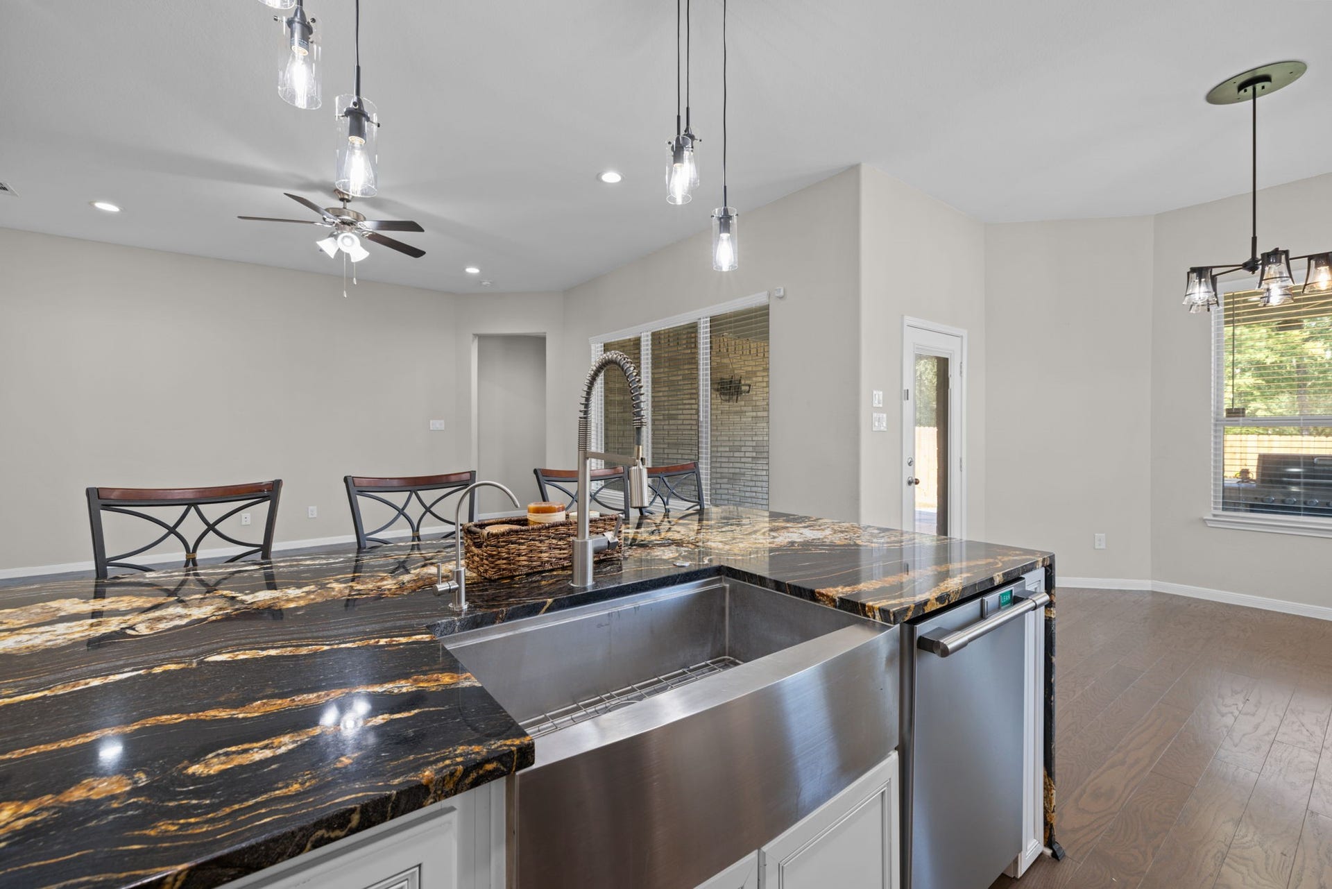 25615 Pinyon Hill Trail, Tomball, TX 77375 Such a pretty farmhouse sink with restaurant style faucet for easy use