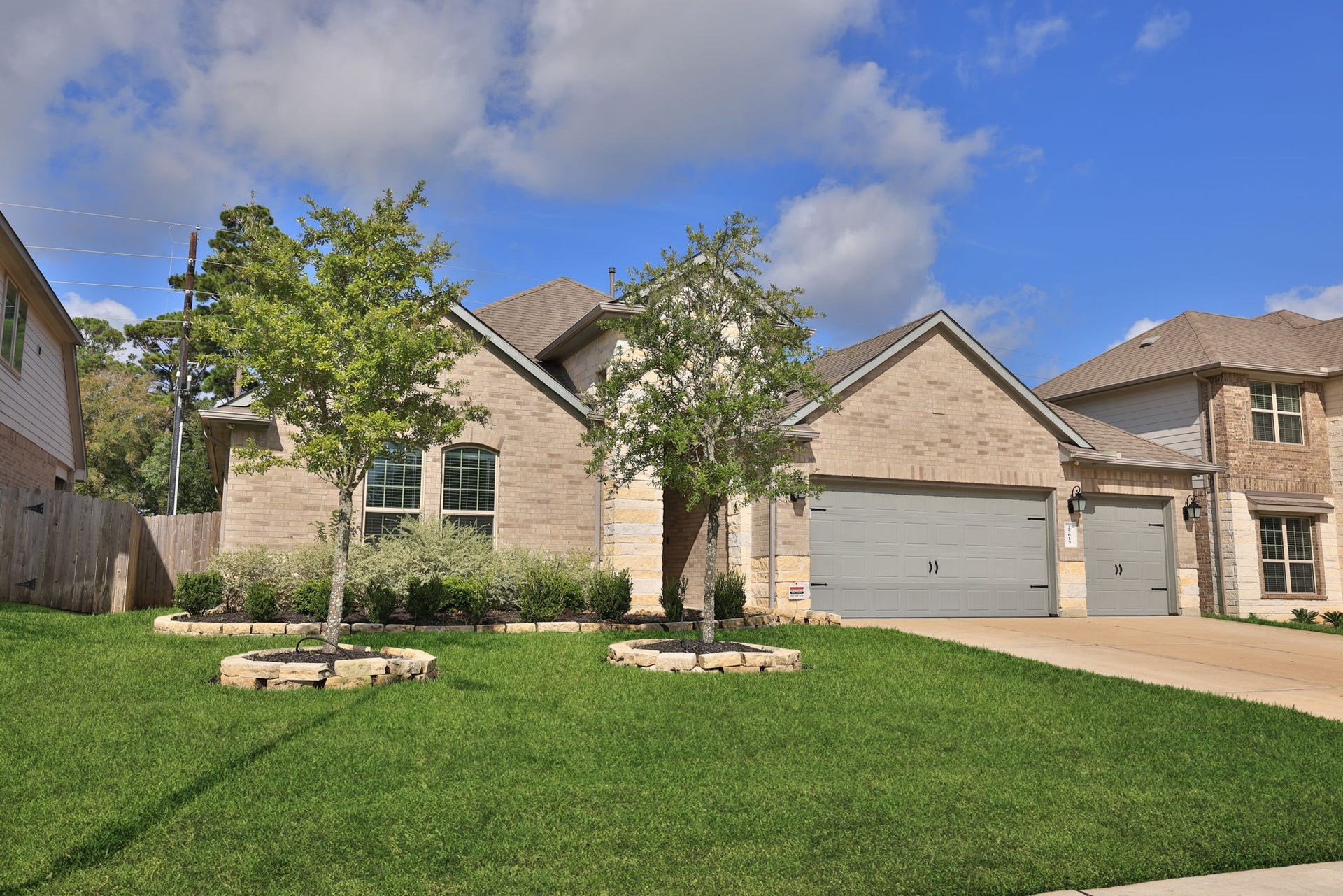 25615 Pinyon Hill Trail, Tomball, TX 77375 This home sits on a nice size lot with no back neighbors