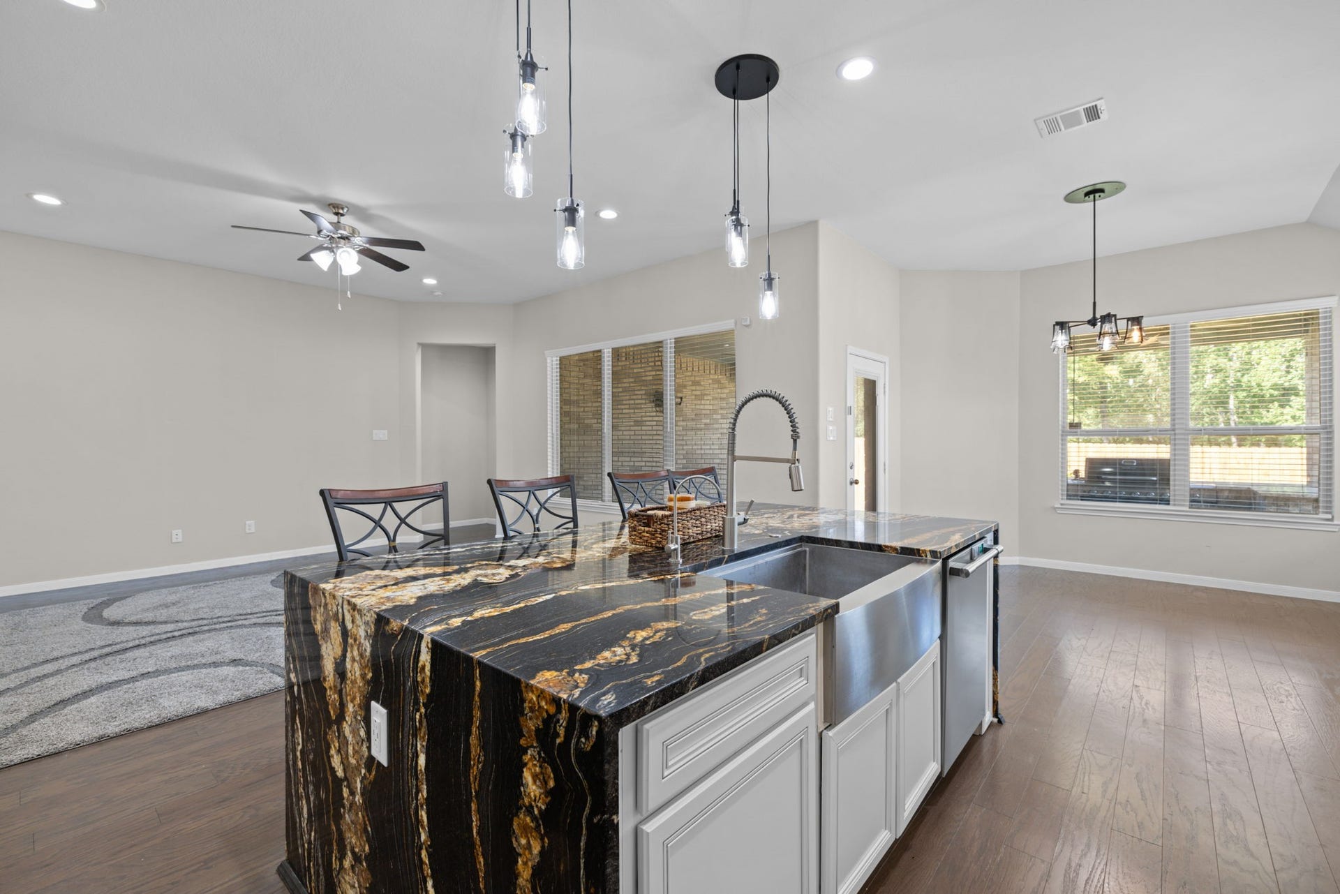 25615 Pinyon Hill Trail, Tomball, TX 77375 You'll enjoy cooking or entertaining in this kitchen and looking out towards the family room area where you can be involved in anything going on