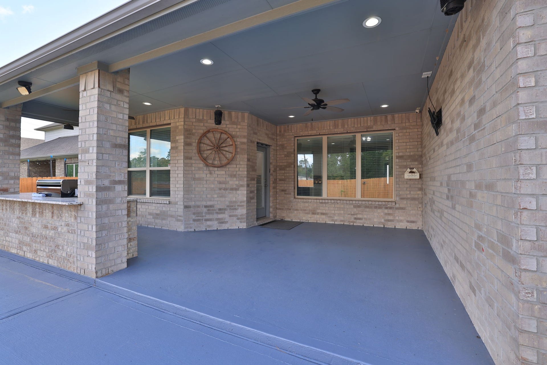 25615 Pinyon Hill Trail, Tomball, TX 77375 You'll truly enjoy this extended covered patio with ceiling fan and recently painted concrete floor.