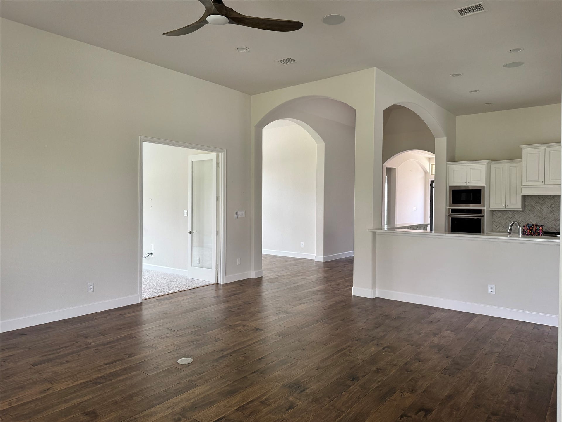 5406 Farm Hill Way, Fulshear, TX 77441 Kitchen and Living area