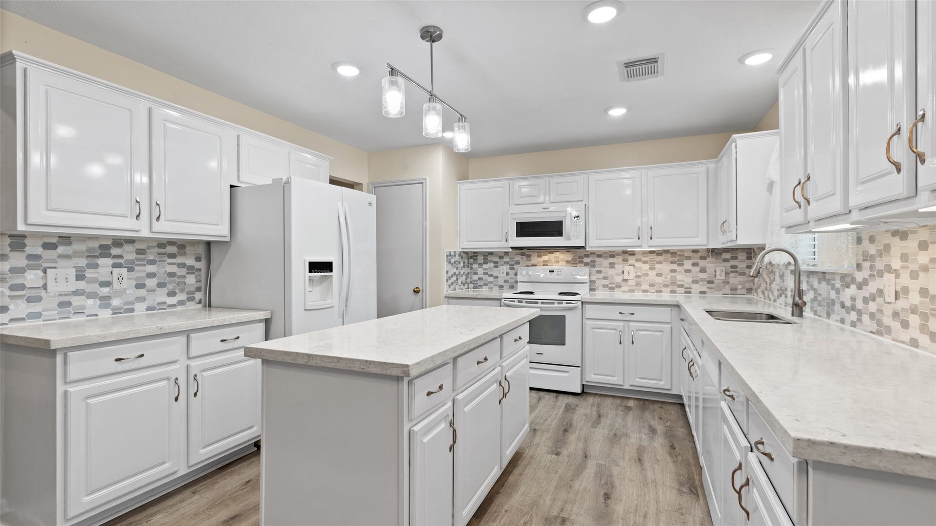 17010 Lighthouse View Drive, Friendswood, TX 77546 17010 Lighthouse View Drive, Friendswood, TX 77546