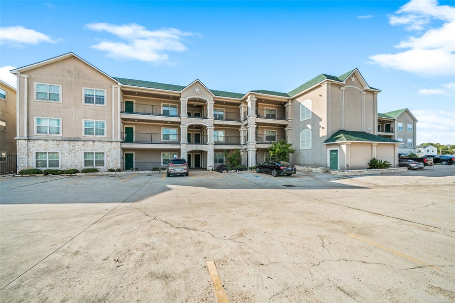 Property photo for 7037 Kingston Cove, #114, Willis, TX