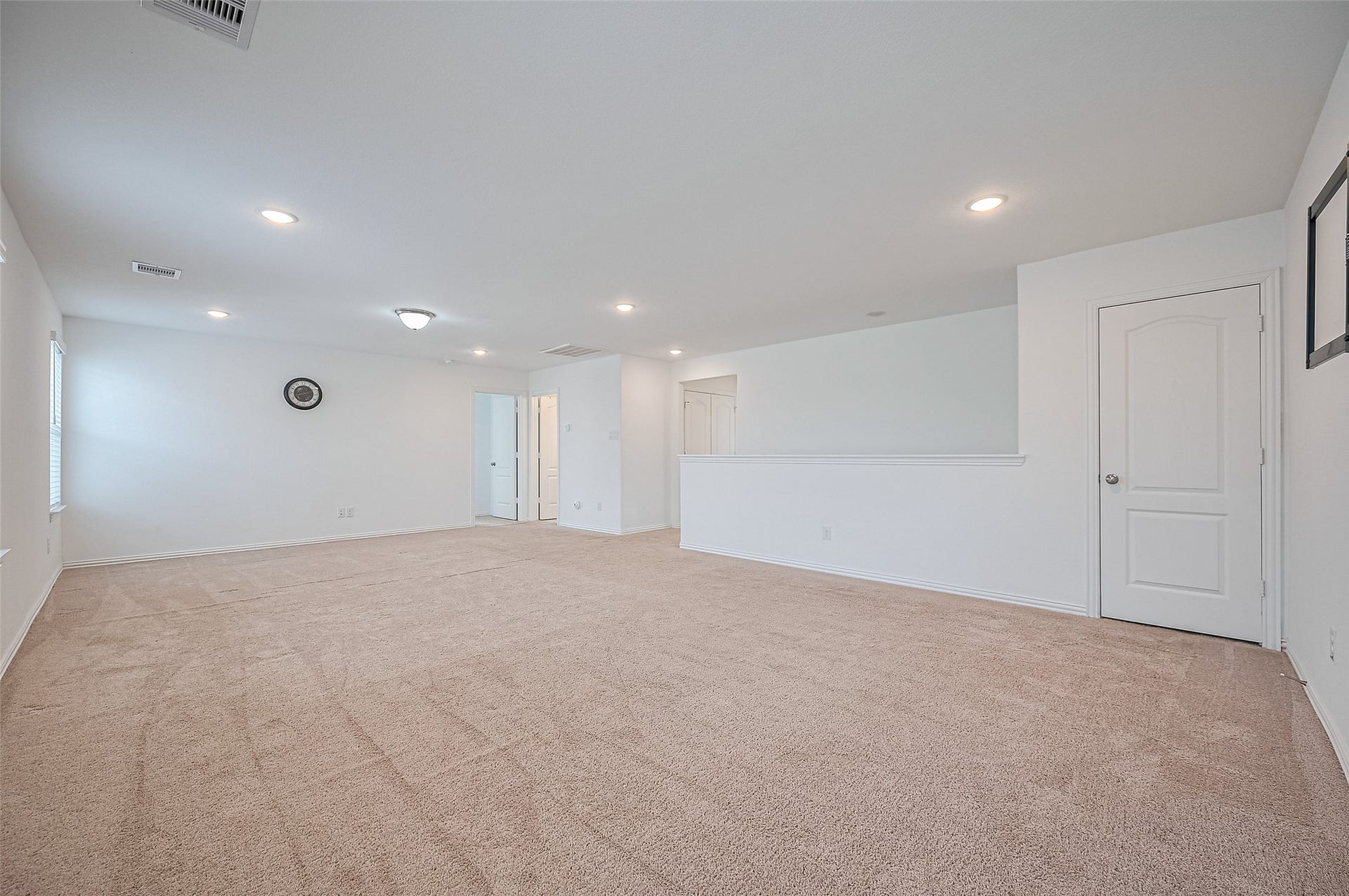 31326 Whitfield Court, Fulshear, TX 77441 Spacious room features recessed lighting, and ample natural light from windows.