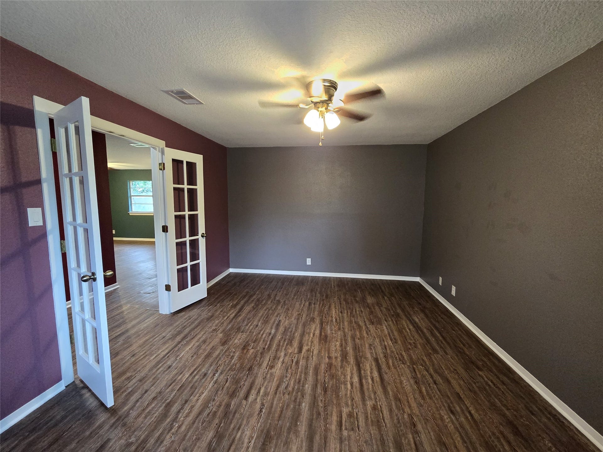 1169 E Kyle Road, Clute, TX 77531