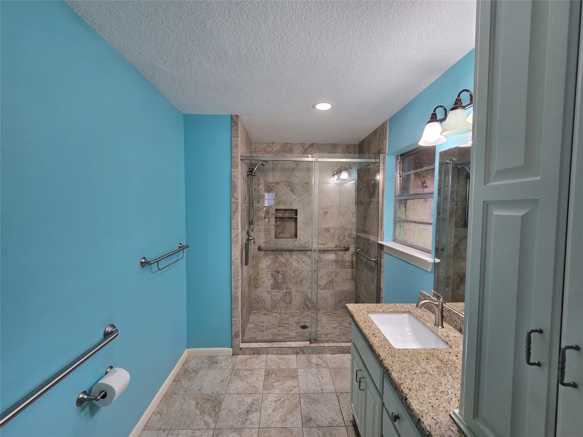 Primary Full Bath