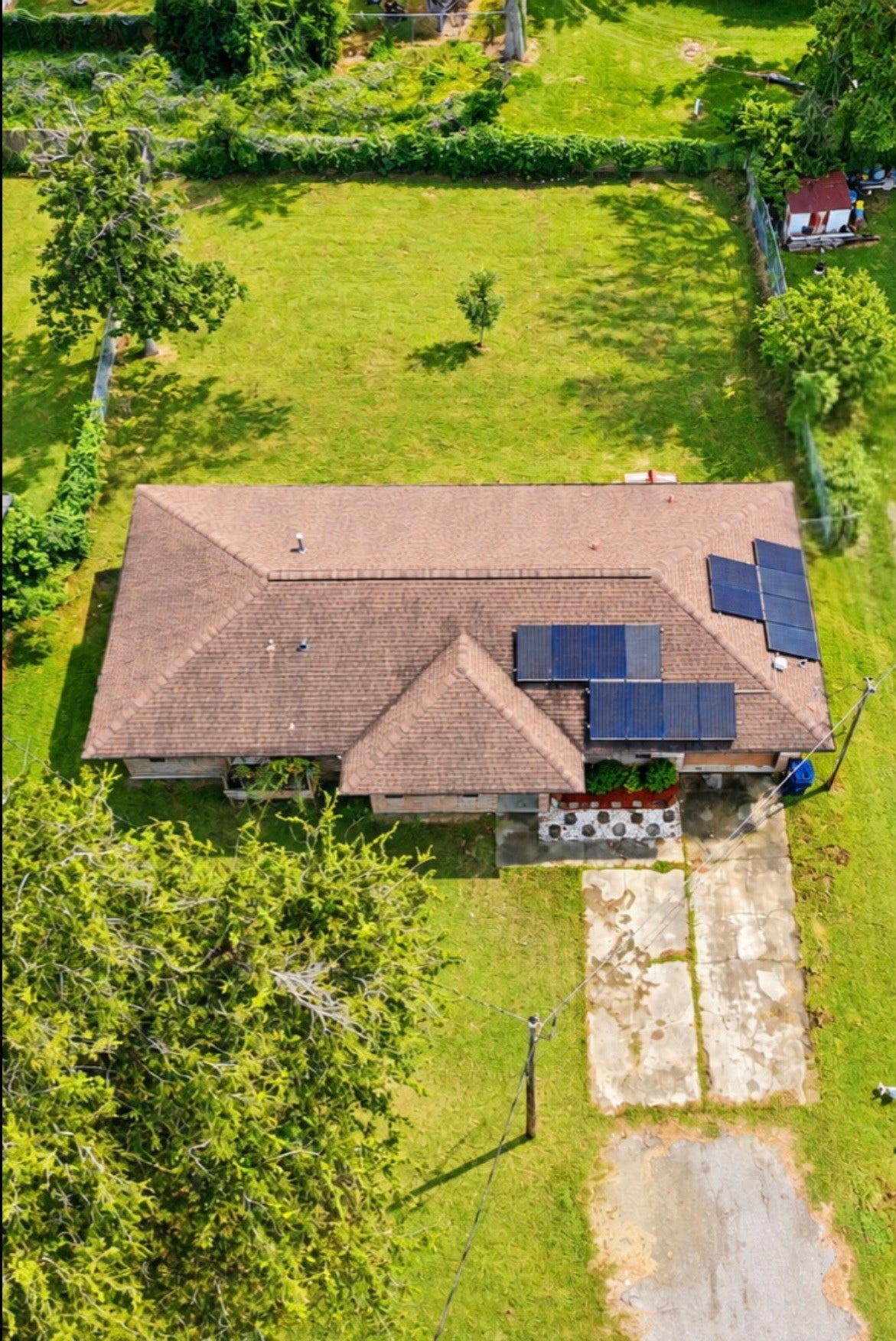 1169 E Kyle Road, Clute, TX 77531