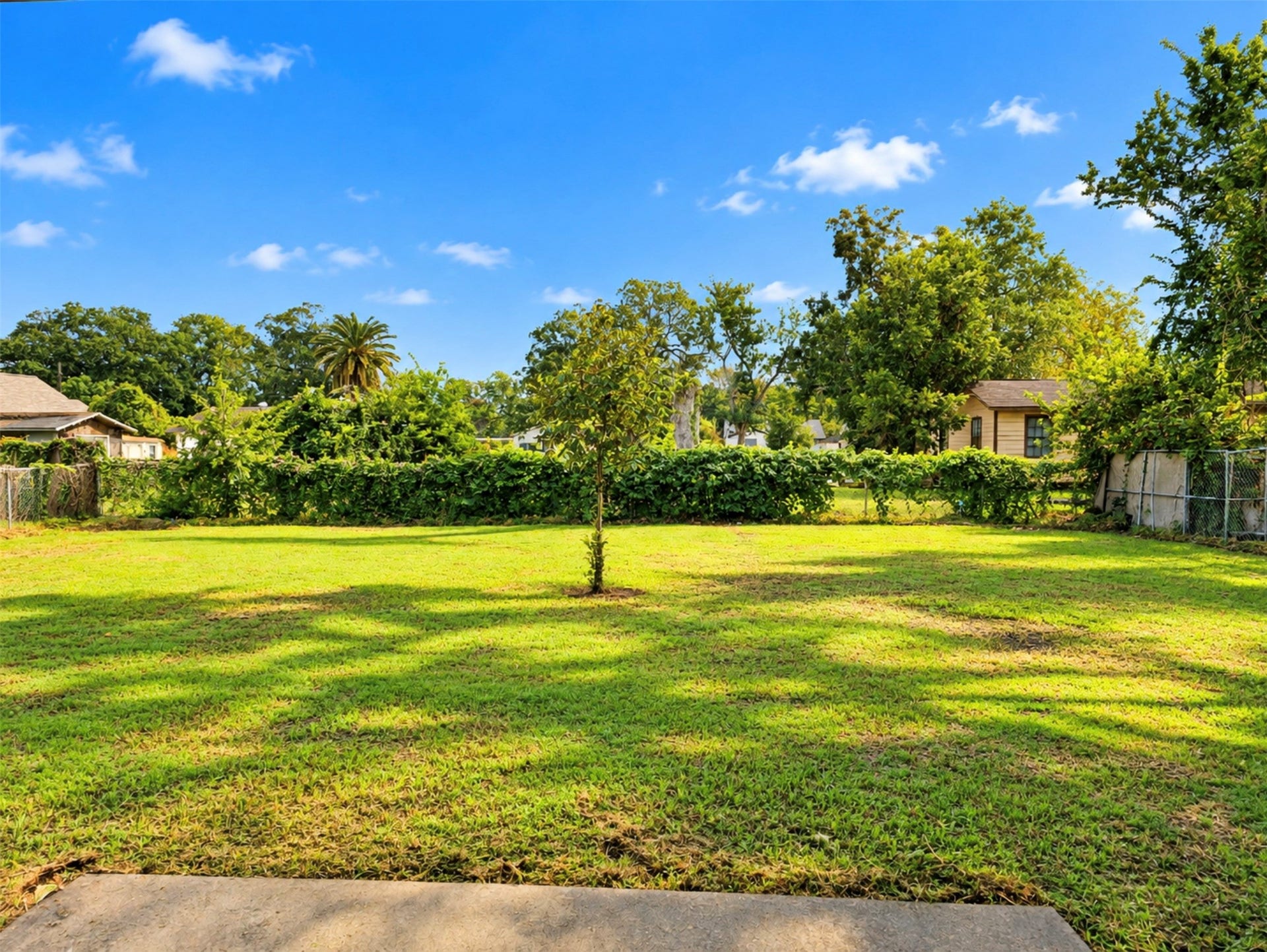 1169 E Kyle Road, Clute, TX 77531