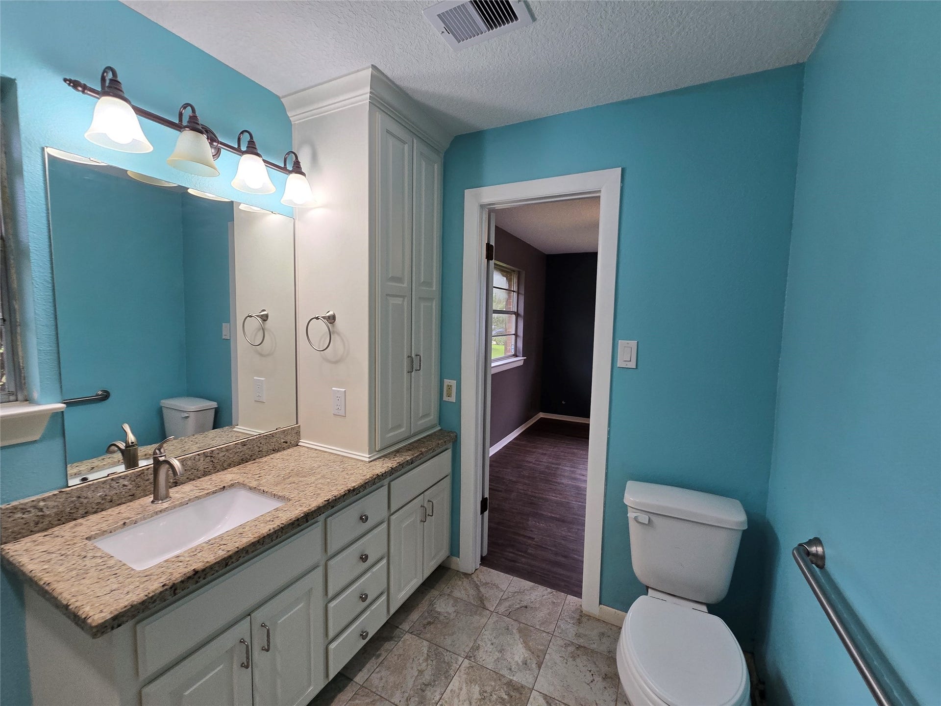 1169 E Kyle Road, Clute, TX 77531