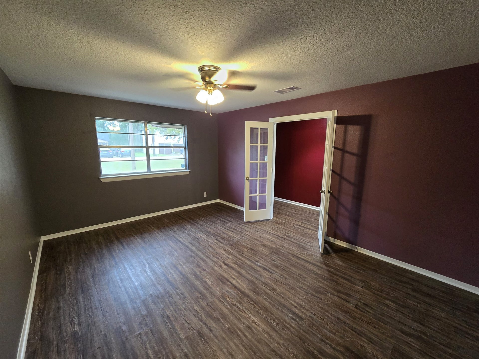 1169 E Kyle Road, Clute, TX 77531
