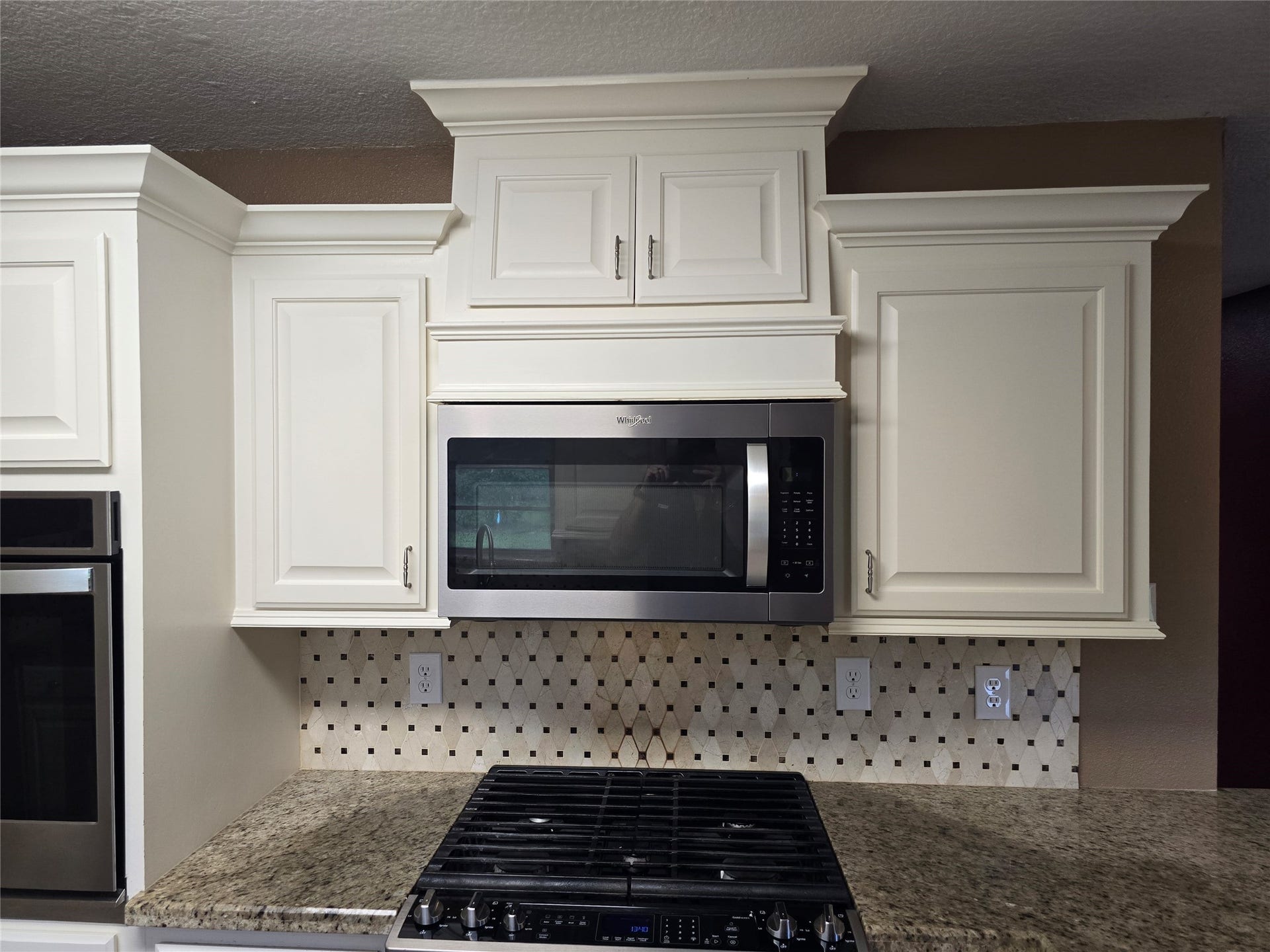 1169 E Kyle Road, Clute, TX 77531