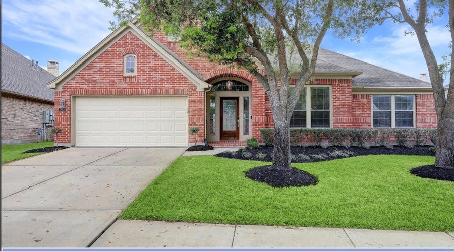 Property photo for 13301 Ravenlake Drive, Pearland, TX