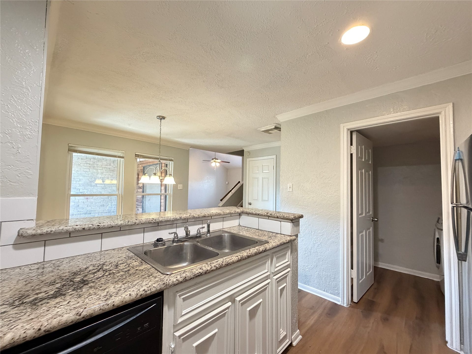 8503 Wilcrest Drive, Houston, TX 77099 kitchen