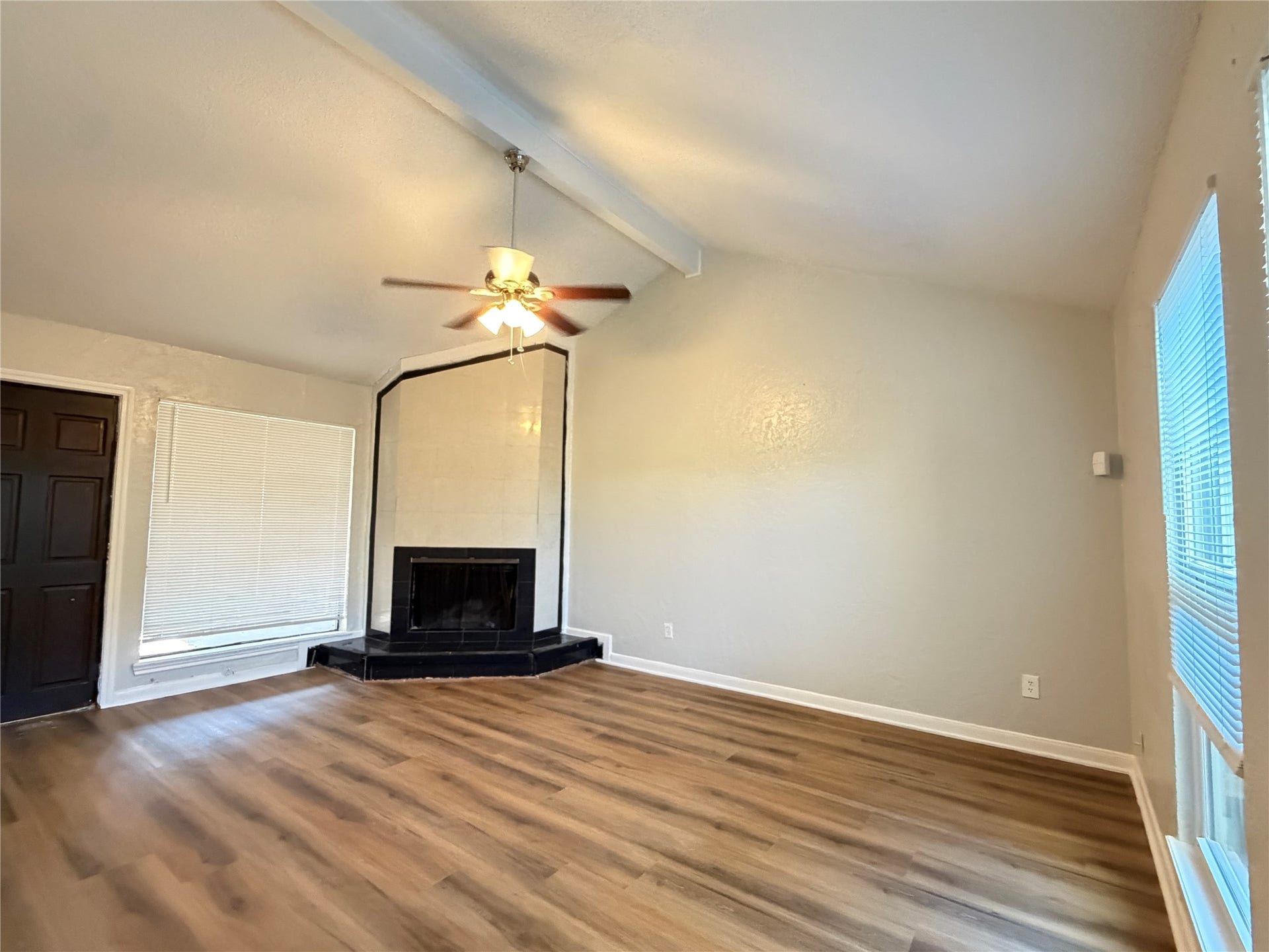 8503 Wilcrest Drive, Houston, TX 77099 living room