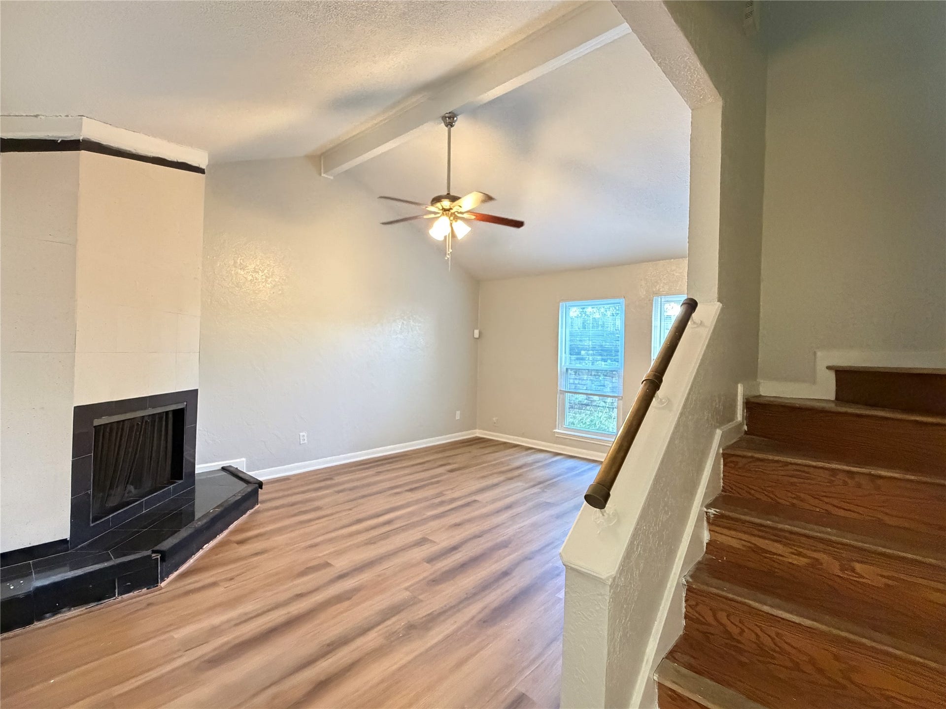 8503 Wilcrest Drive, Houston, TX 77099 living room