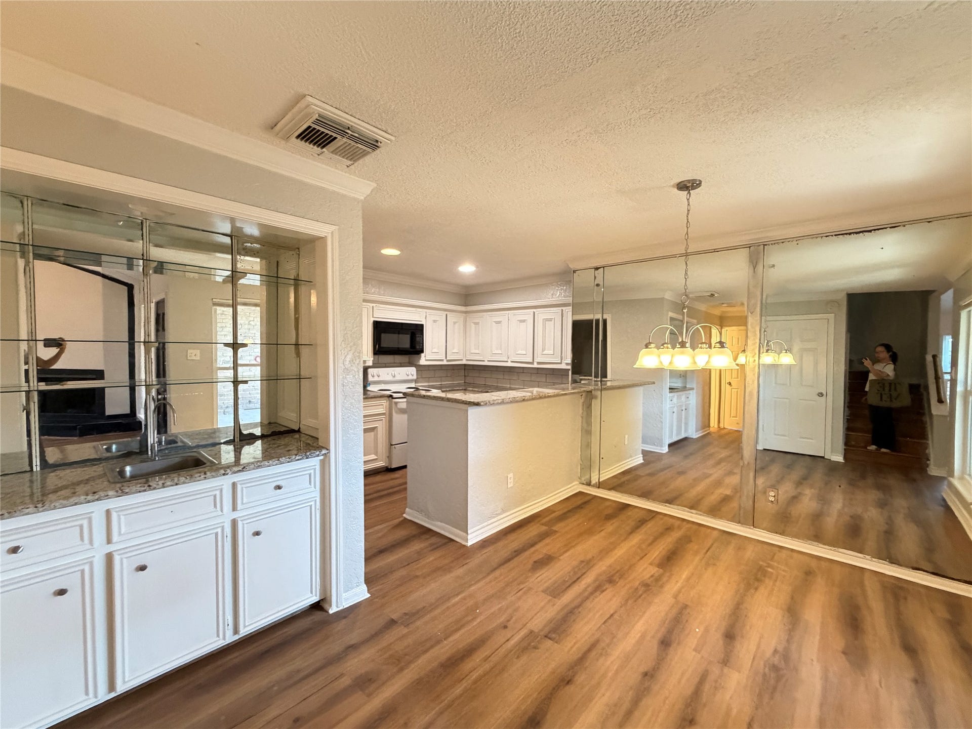 8503 Wilcrest Drive, Houston, TX 77099 dining room