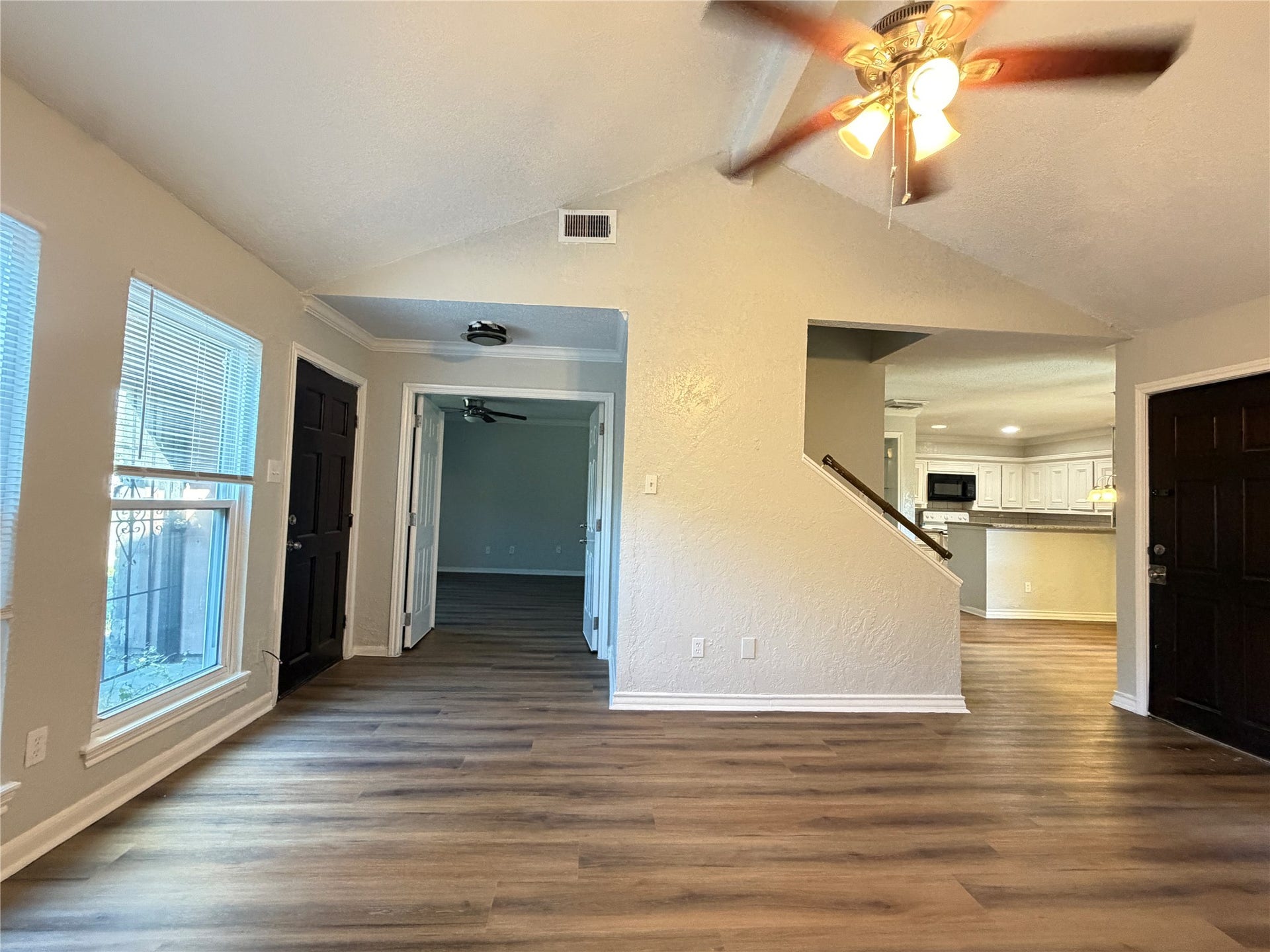8503 Wilcrest Drive, Houston, TX 77099 living room