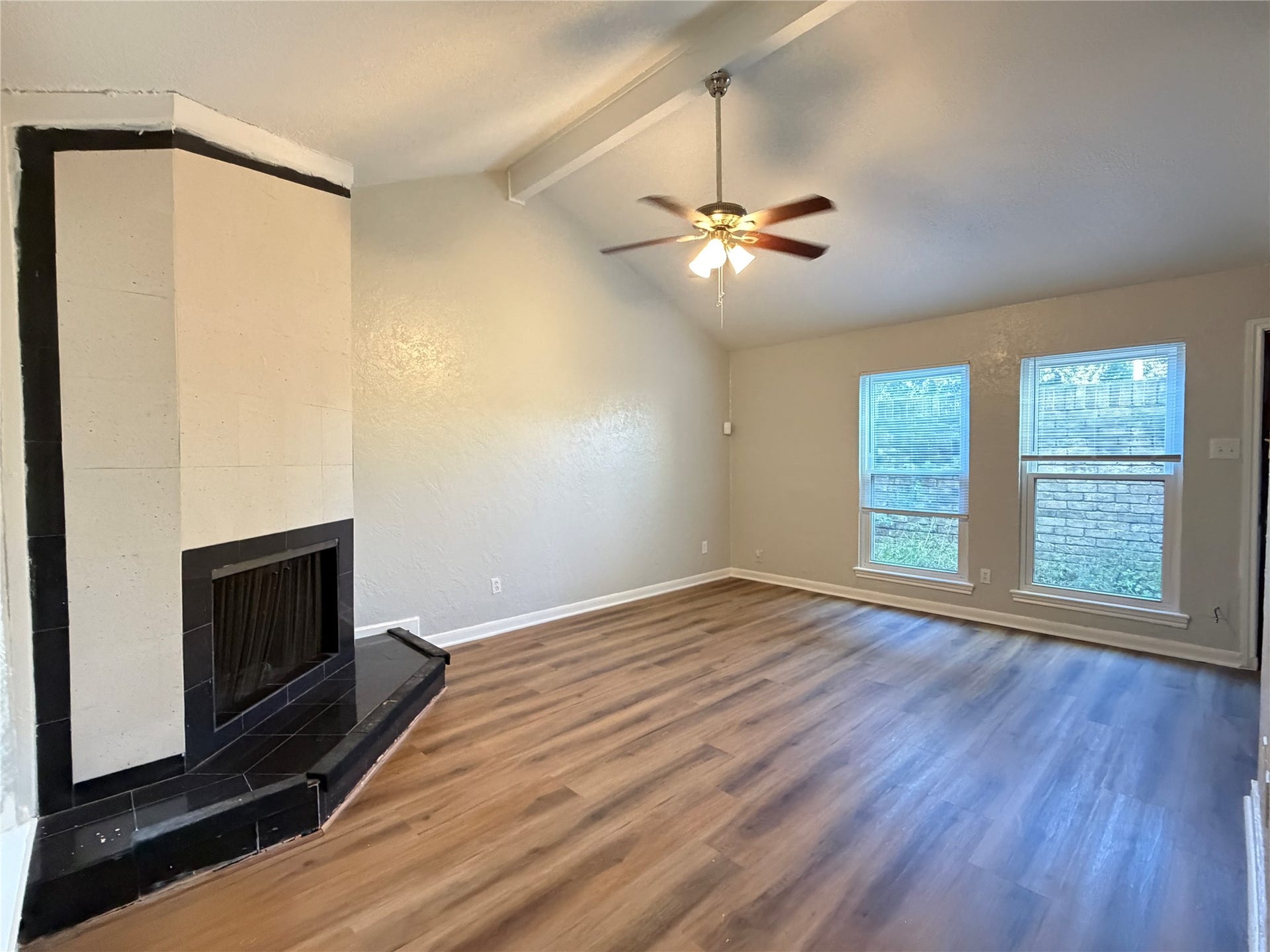 8503 Wilcrest Drive, Houston, TX 77099 living room