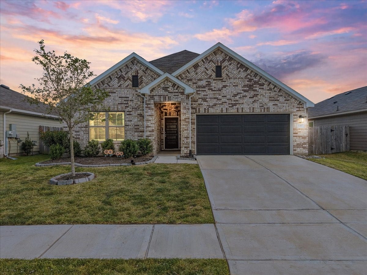 1217 Filly Creek Drive, Alvin, TX 77511 1217 Filly Creek Drive, Alvin, TX 77511