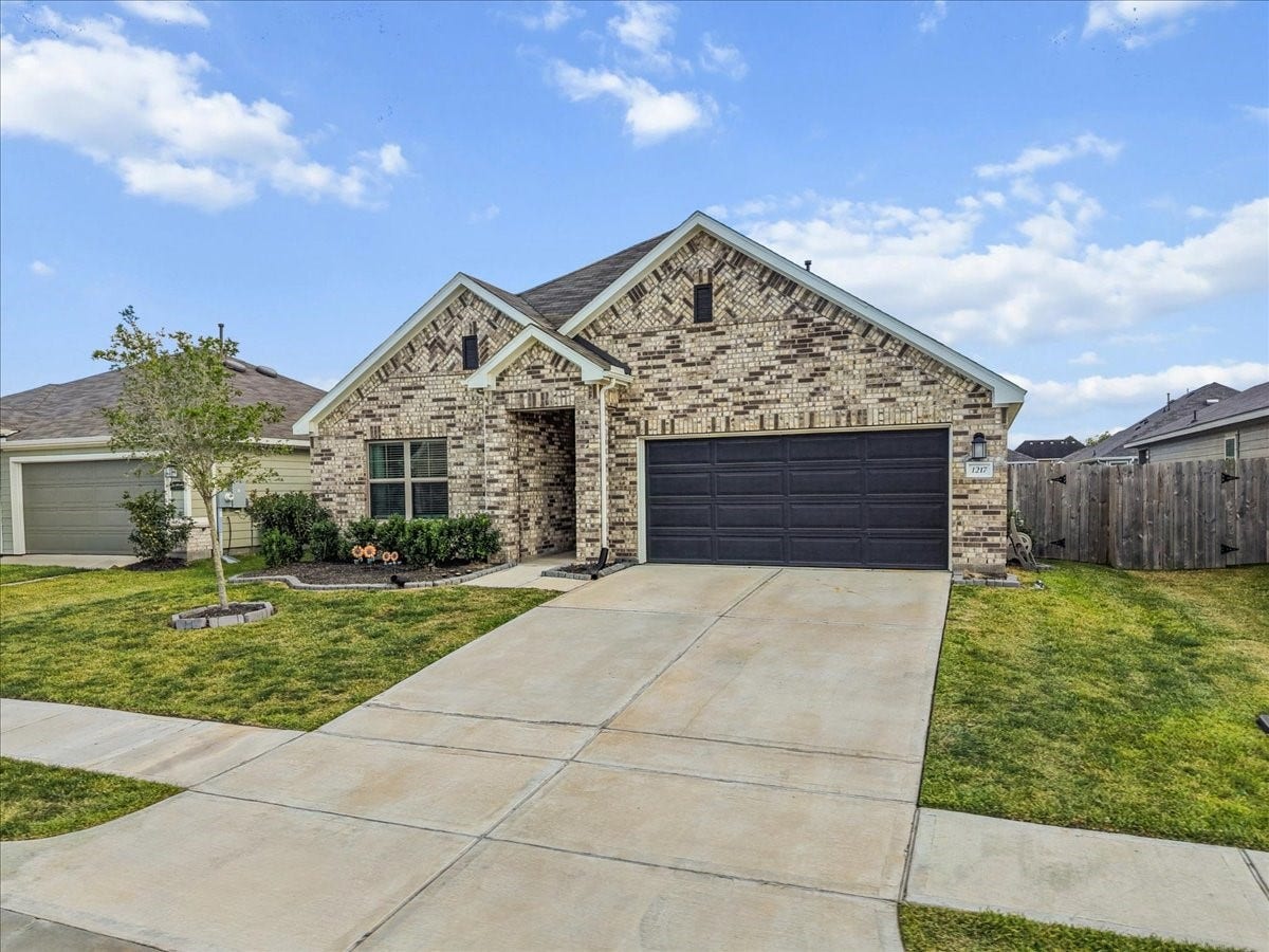 1217 Filly Creek Drive, Alvin, TX 77511 1217 Filly Creek Drive, Alvin, TX 77511