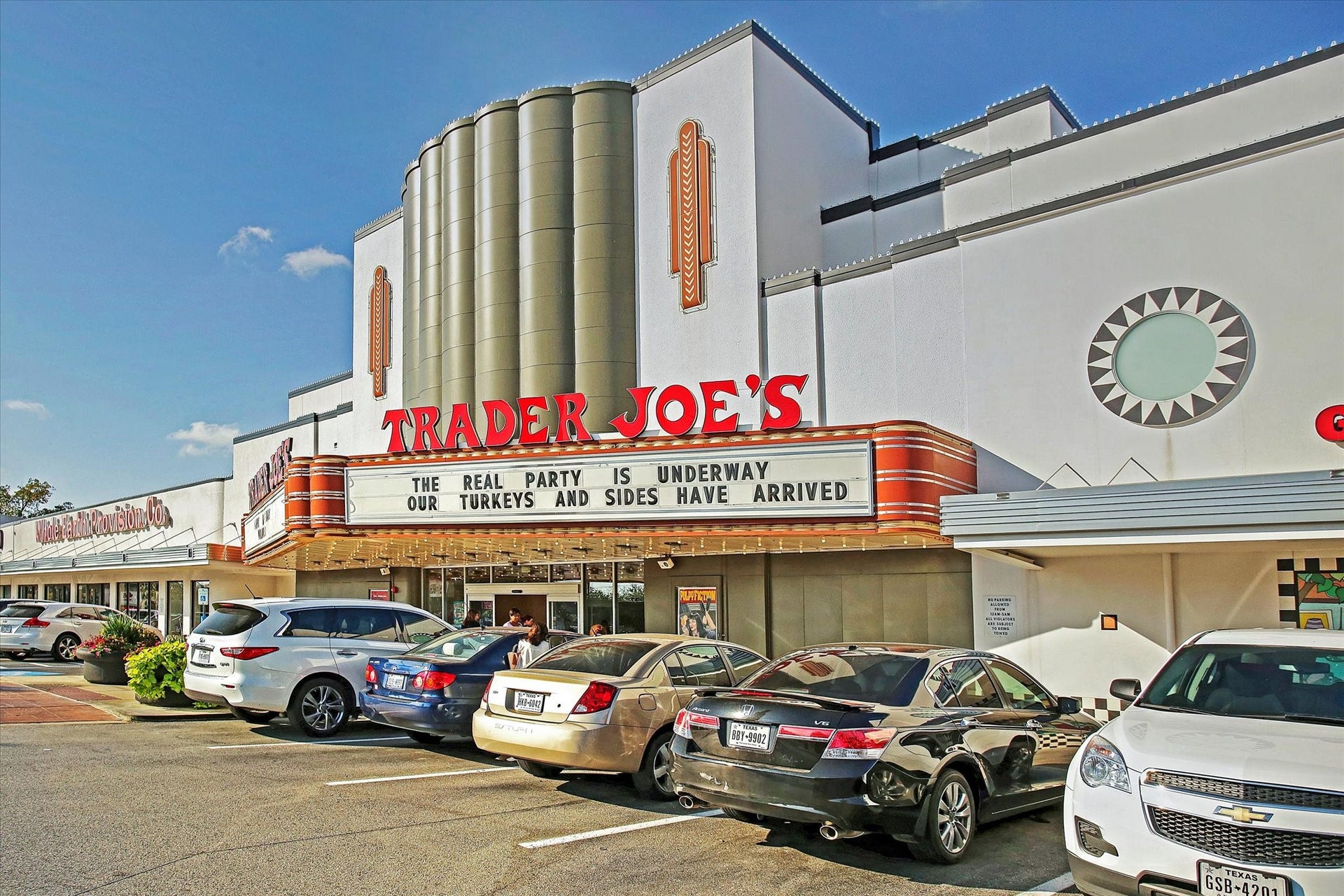 2120 Kipling Street, #207, Houston, TX 77098 Trader Joe's just downstairs makes it so convenient to grab groceries