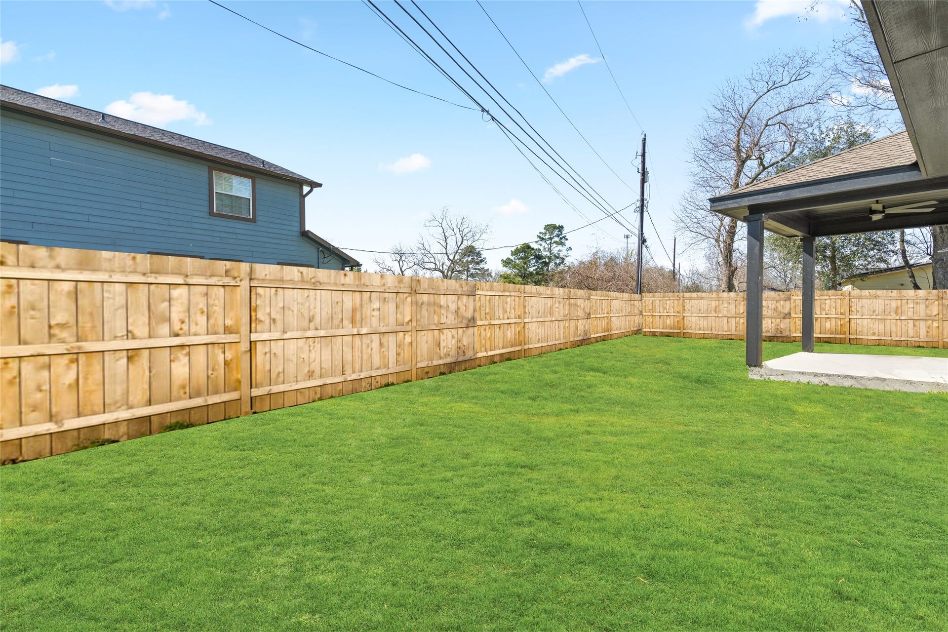 4656 N Teague Street, Rosharon, TX 77583 Fully fenced backyard providing safety for pets and kids, with endless potential for outdoor enjoyment.