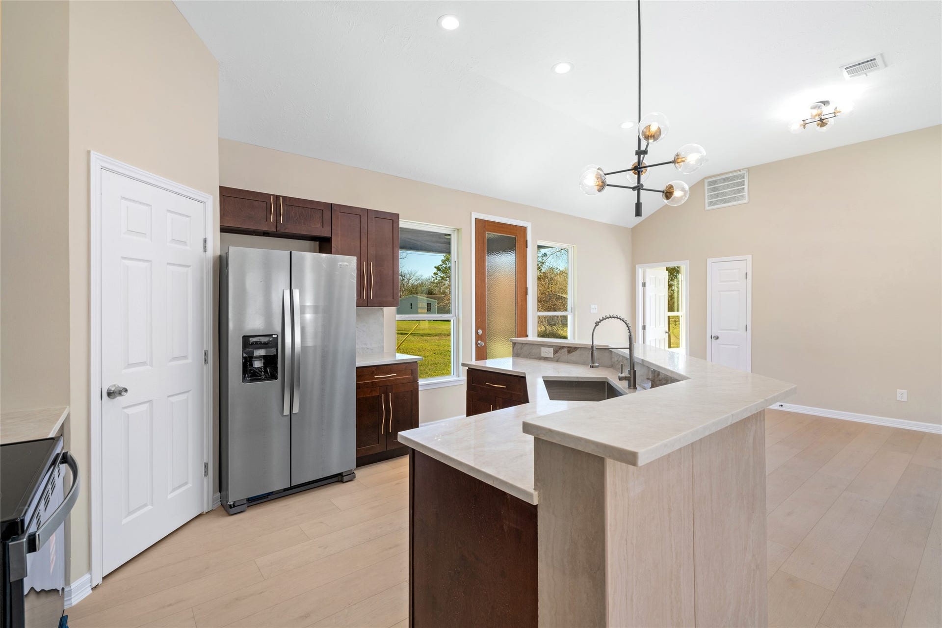 4656 N Teague Street, Rosharon, TX 77583 A wide-angle captures the full
kitchen layout, including
generous storage, elegant
finishes, and a seamless
connection to living and
dining areas.