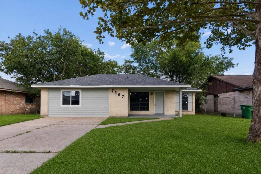 Property photo for 7207 Pinehook Lane, Houston, TX