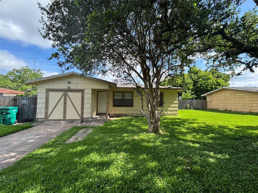 Property photo for 222 Ruslee Street, La Marque, TX