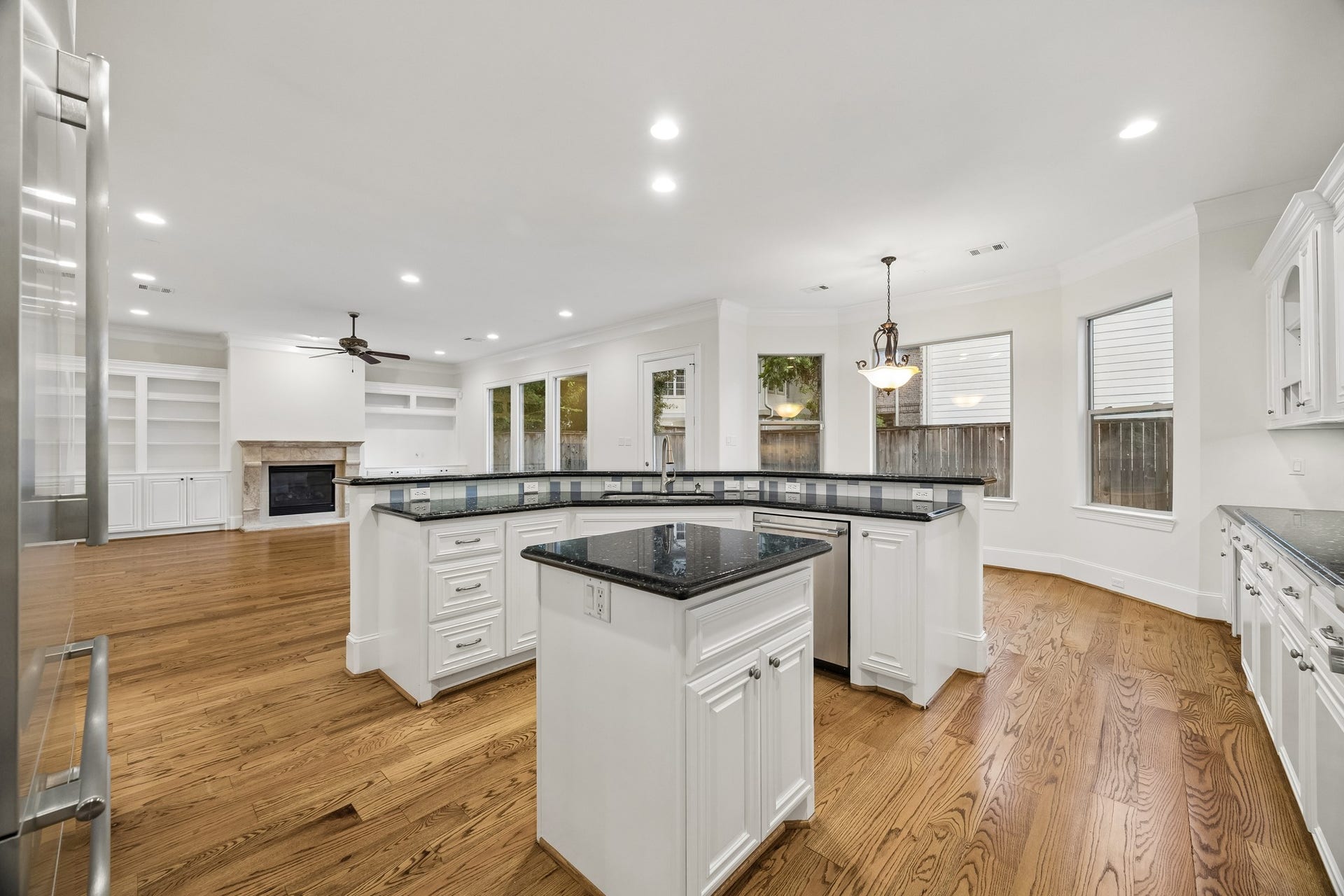 3928 Milton Street, West University Place, TX 77005 3928 Milton Street, West University Place, TX 77005