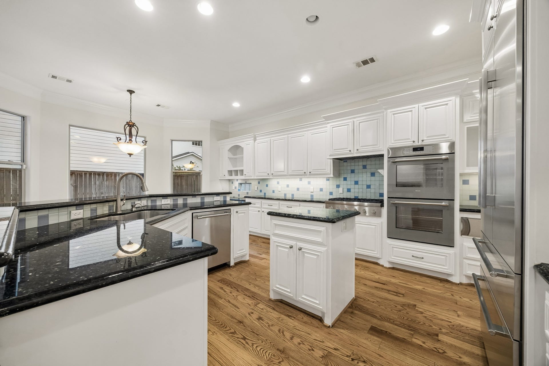 3928 Milton Street, West University Place, TX 77005 3928 Milton Street, West University Place, TX 77005